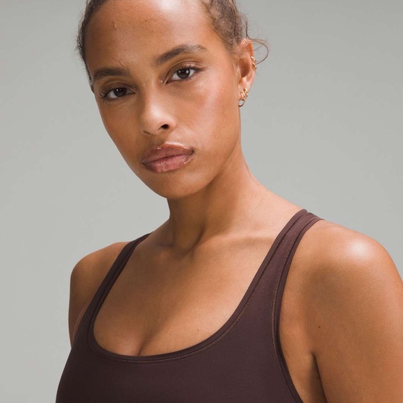 Nulu Scoop-Neck Cropped Tank Top — ESPR - Picture 4 of 6